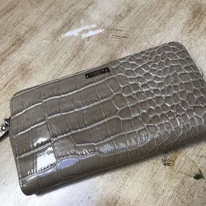Kate Spade zippered wallet